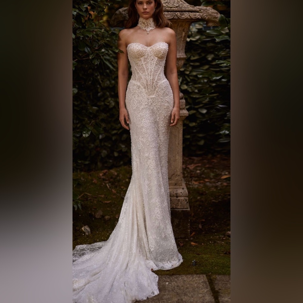 Elegant White Lace Wedding Dress
